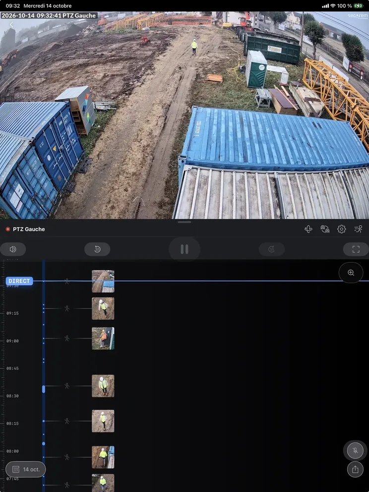 Application Securem sur tablette : vue en direct d'une caméra motorisée sur un chantier et historique des détections en vignettes