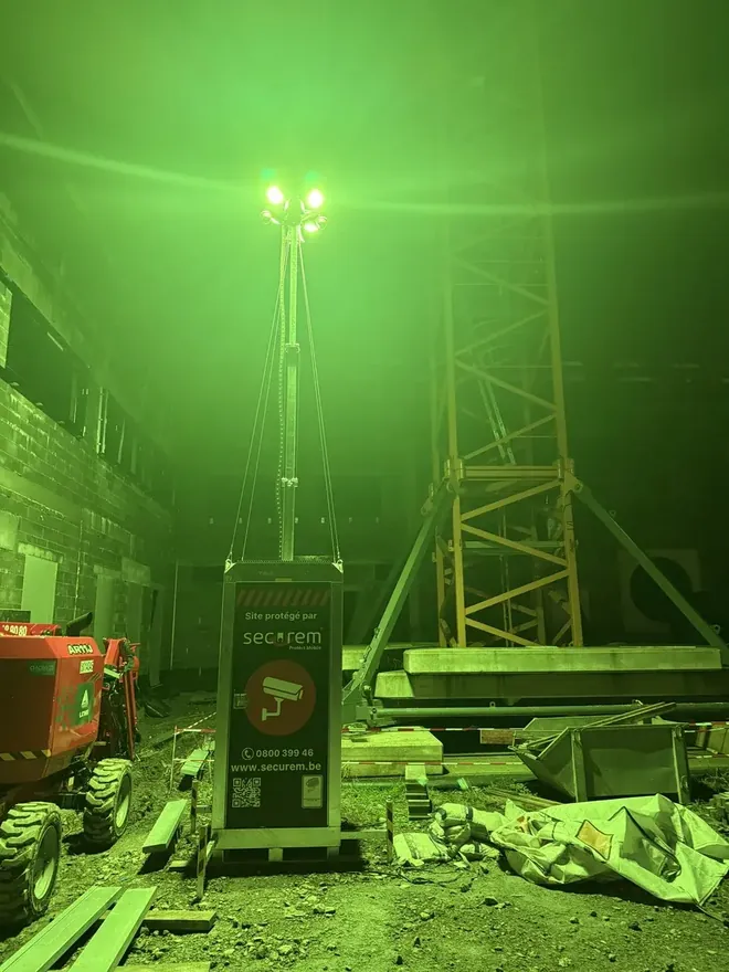 Mât Securem Protect Mobile installé : dans le bâtiment en construction