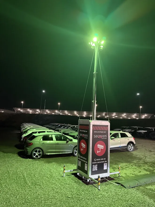 Mât Securem Protect Mobile installé : un parc de véhicules sous surveillance