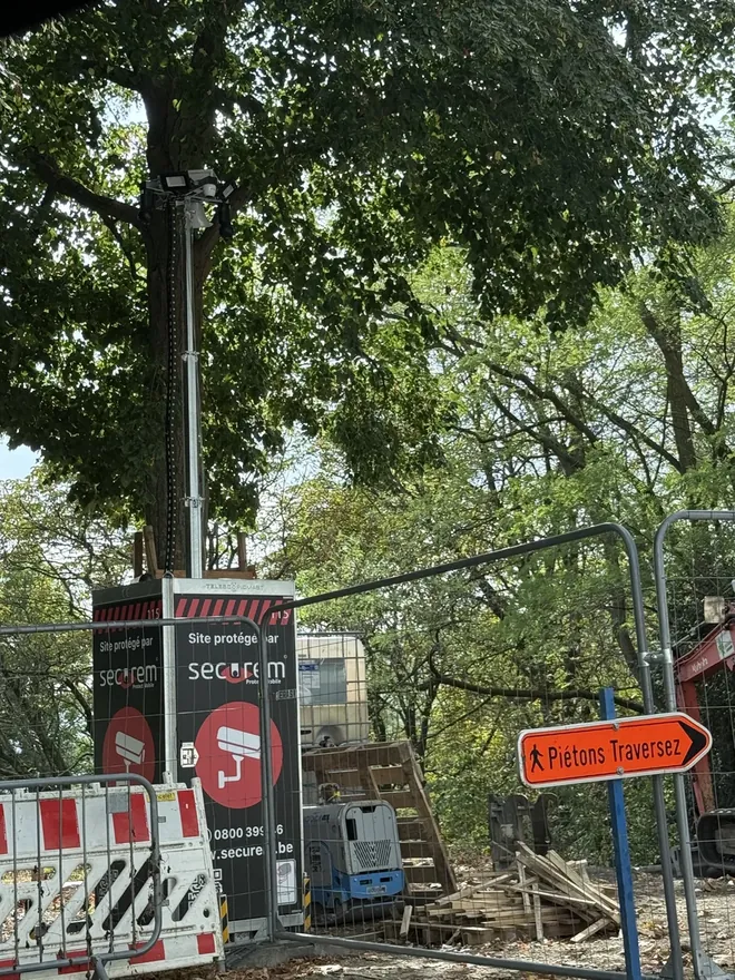 Mât Securem Protect Mobile installé : en ville, derrière les barrières